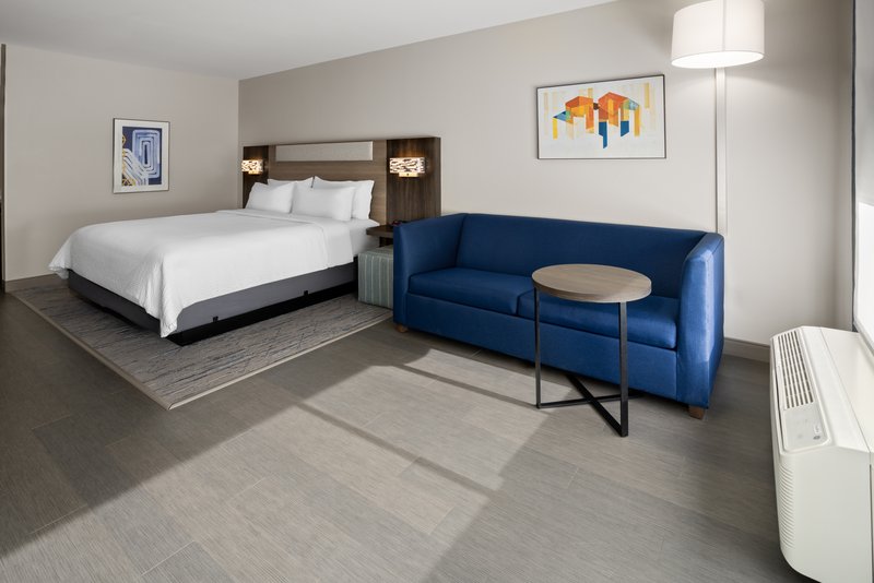 Holiday Inn Express and Suites Waynesboro East