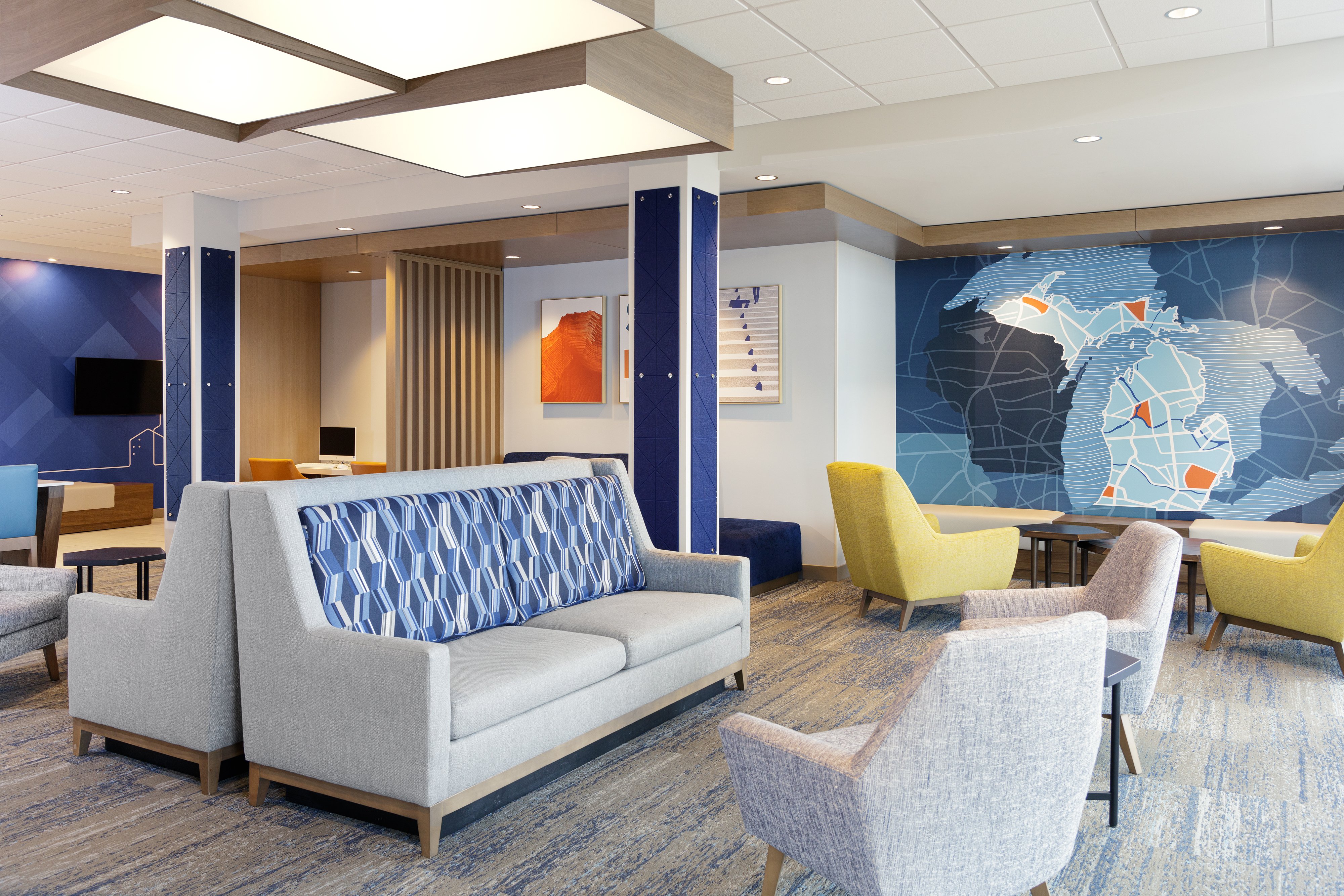 Holiday Inn Express and Suites Clarksville North