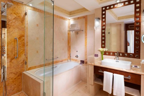 Executive Suite bathroom