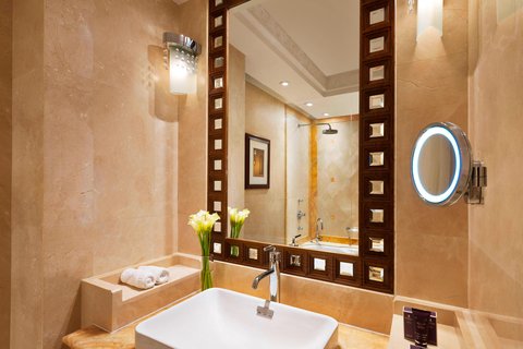 Deluxe Bathroom