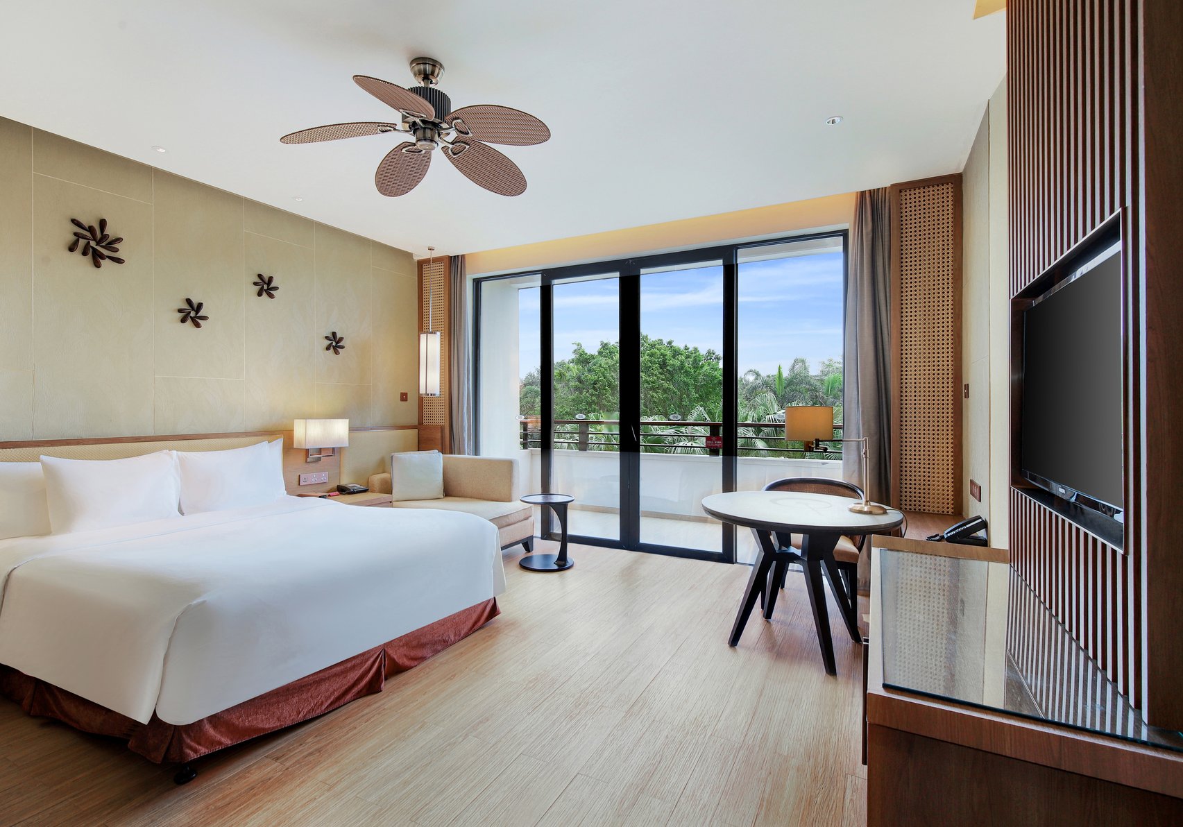 Crowne Plaza Hailing Island Room Type - 1 King Standard Garden View Smoking