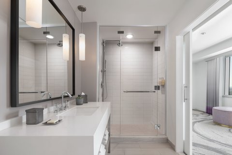 Junior Suite Bathroom