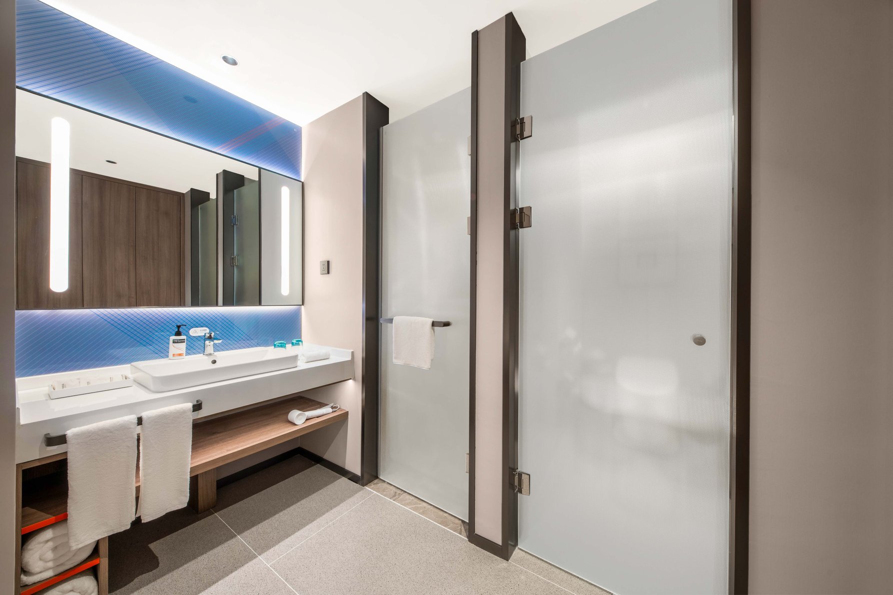 Holiday Inn Express Lvliang Xing County Room Type - 1 King Suite