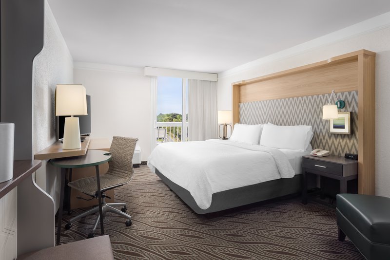 HOLIDAY INN OCEANFRONT SURFSIDE