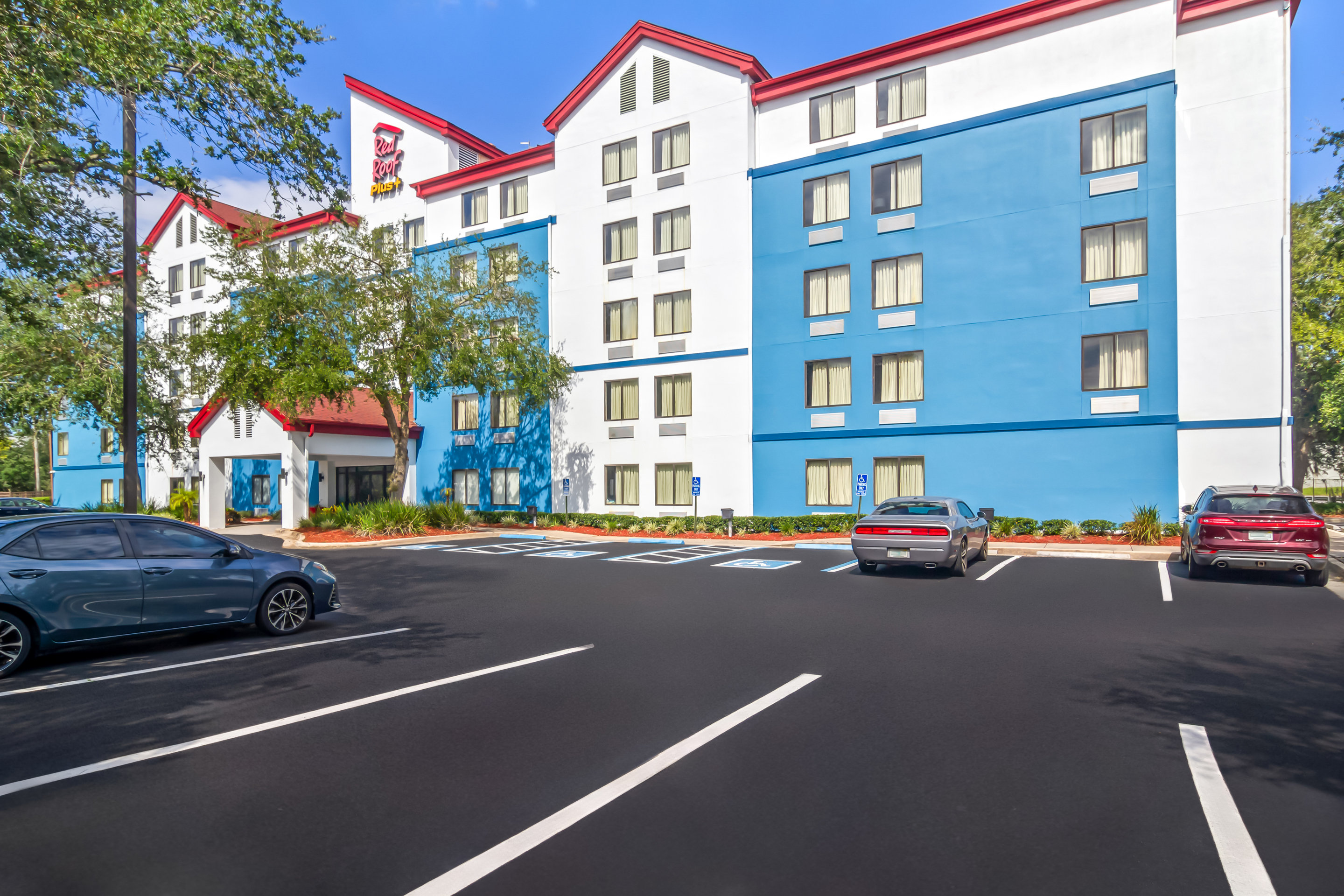 Red Roof Plus+ Jacksonville Southpoint