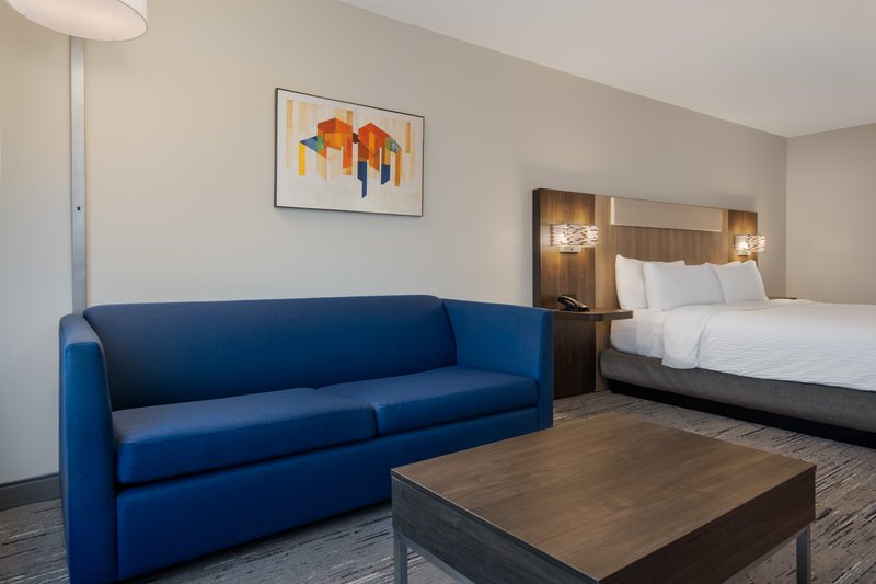 Holiday Inn Express and Suites Muskegon – Grand Haven