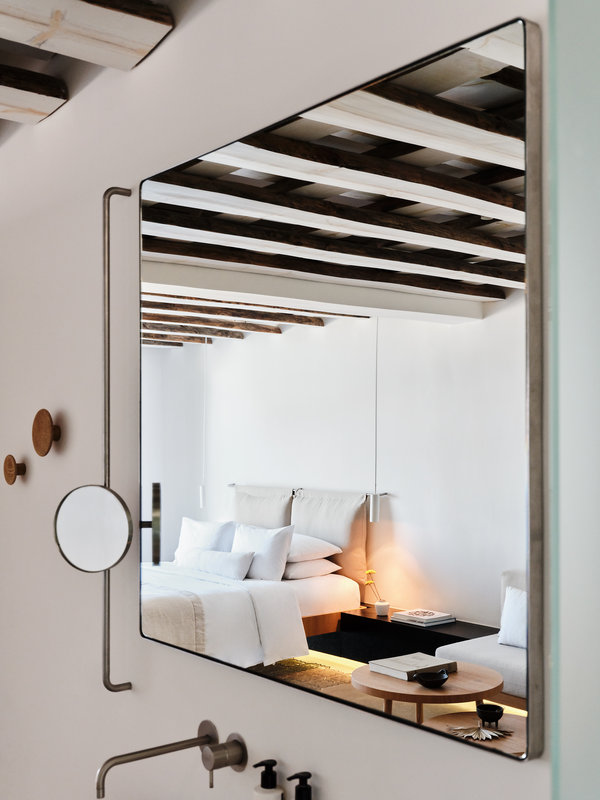 Bill And Coo Suites And Lounge