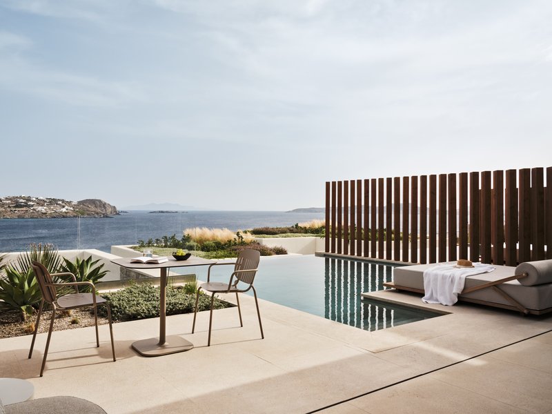 Bill And Coo Suites And Lounge