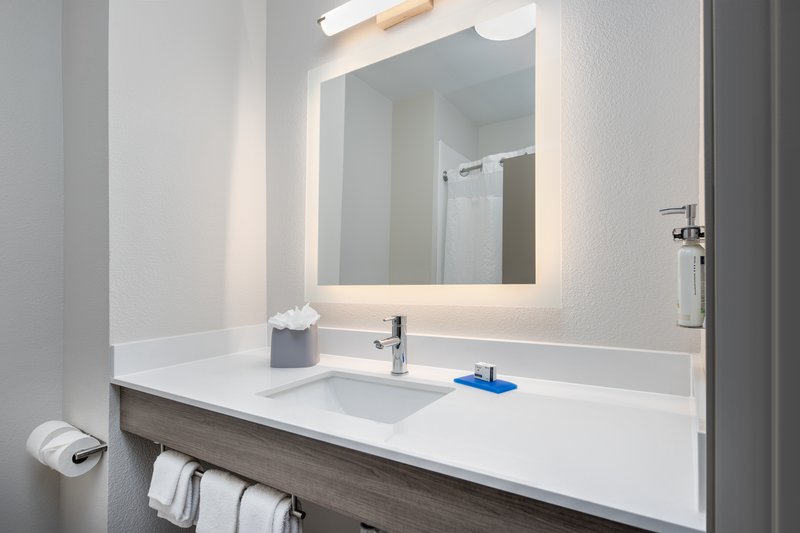 Holiday Inn Express Hotel & Suites DALLAS WEST