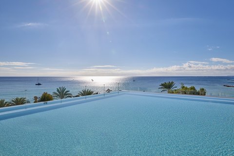 Glow Rooftop Bar - Beachfront