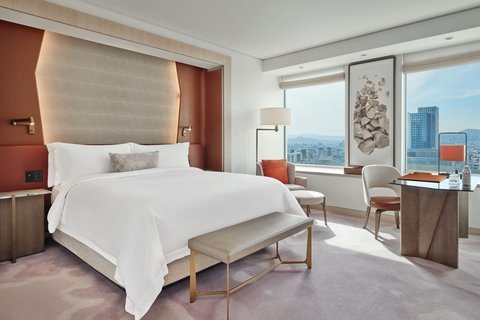 Grand Deluxe King Guestroom