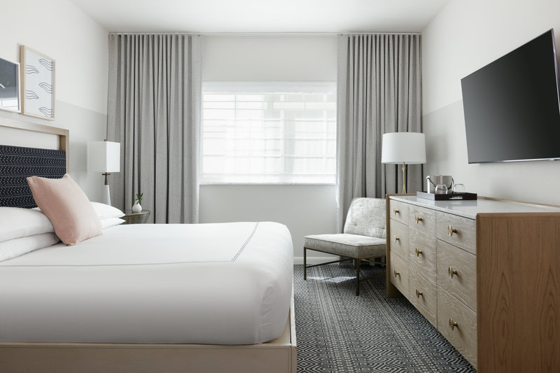 KING DELUXE ROOM