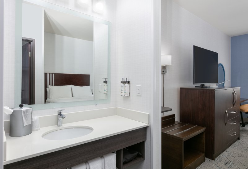 HOLIDAY INN EXPRESS VALLEY
