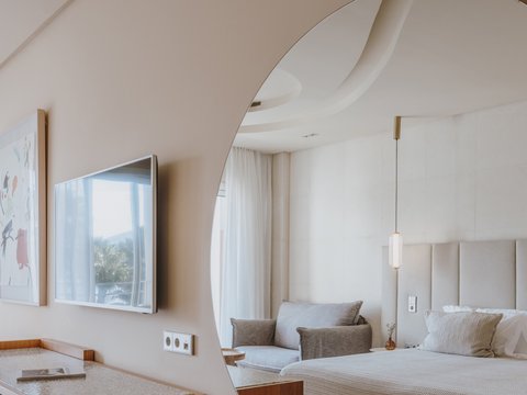 Dreamer and Deluxe  - Room Details