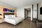 Savvy Corner, Guest room, 1 King, Corner room
