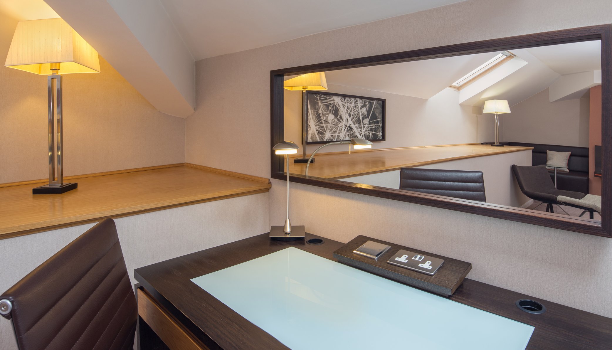 Hilton East Midlands Airport Room Type - QUEEN HILTON DELUXE PLUS