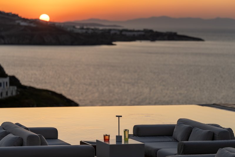 Bill And Coo Suites And Lounge