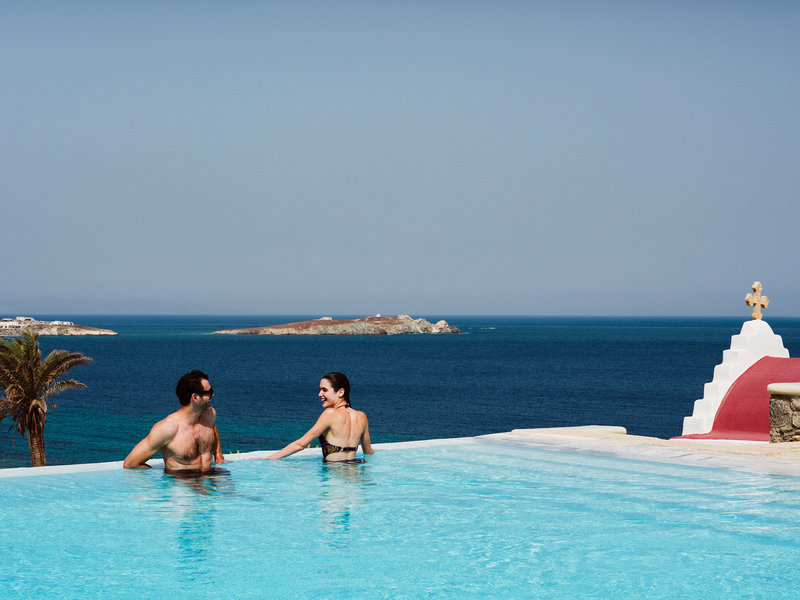 Bill And Coo Suites And Lounge