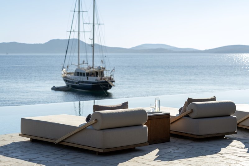 Bill And Coo Suites And Lounge