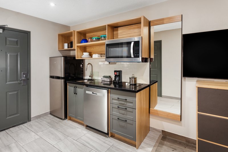 CANDLEWOOD SUITES HARRISONBURG