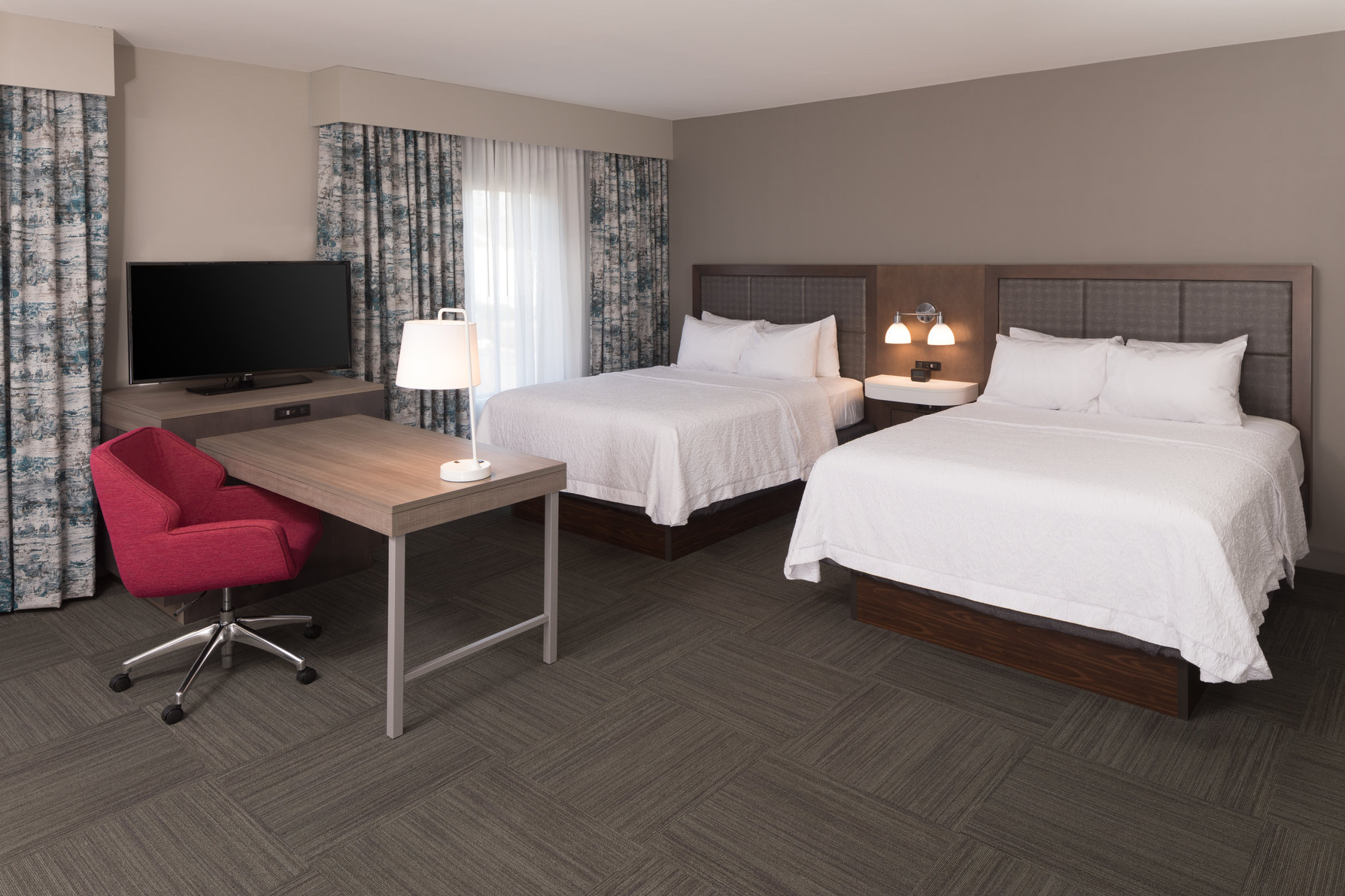 Hampton Inn & Suites Asheville Biltmore Area, NC Room Type - 2QN ACC TUB FRDG STE NS