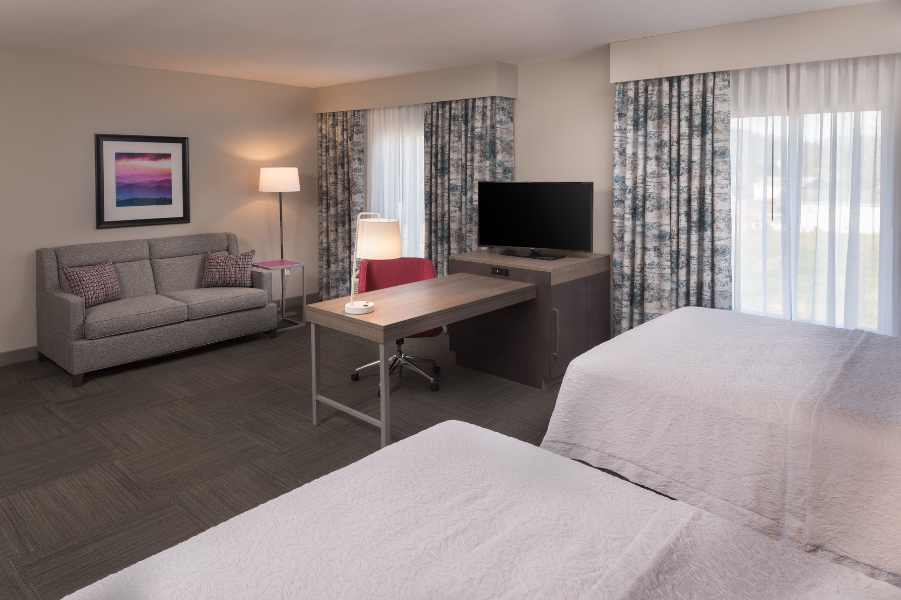 Hampton Inn & Suites Asheville Biltmore Area, NC Room Type - 2QN ACC STE FRDG MIC NS