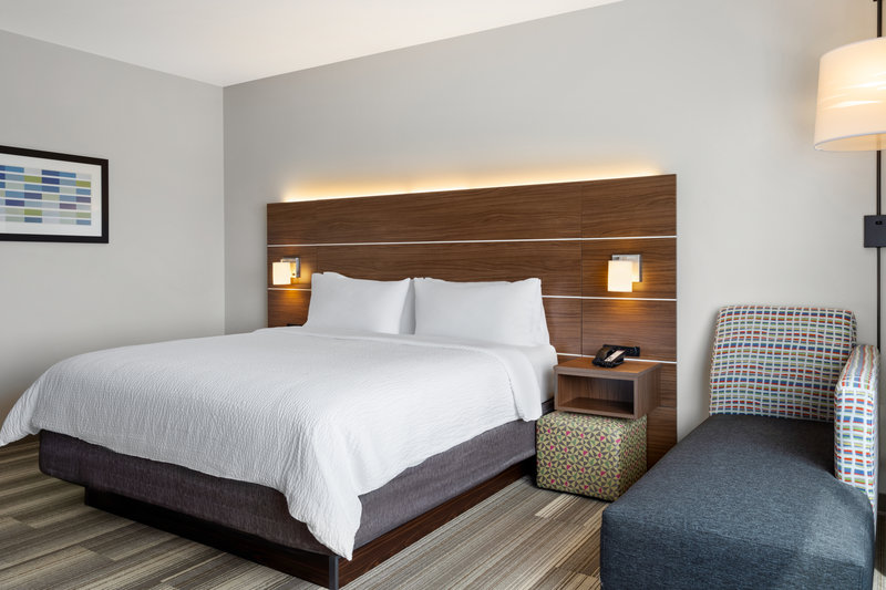Holiday Inn Express and Suites Madison West – Middleton