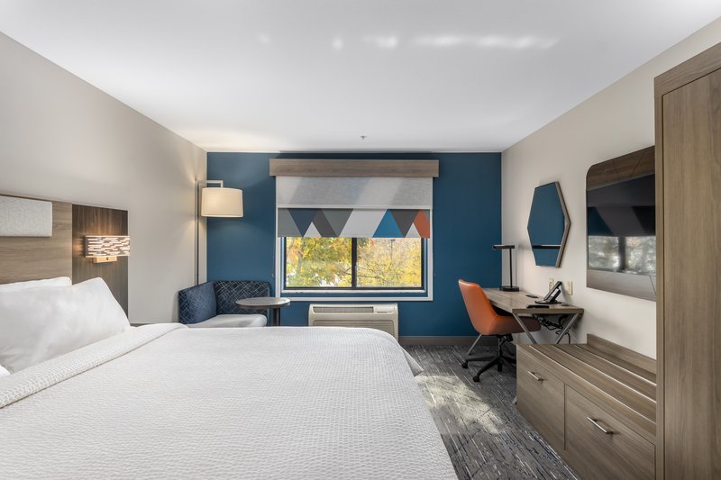 HOLIDAY INN EXP STES VANCOUVER