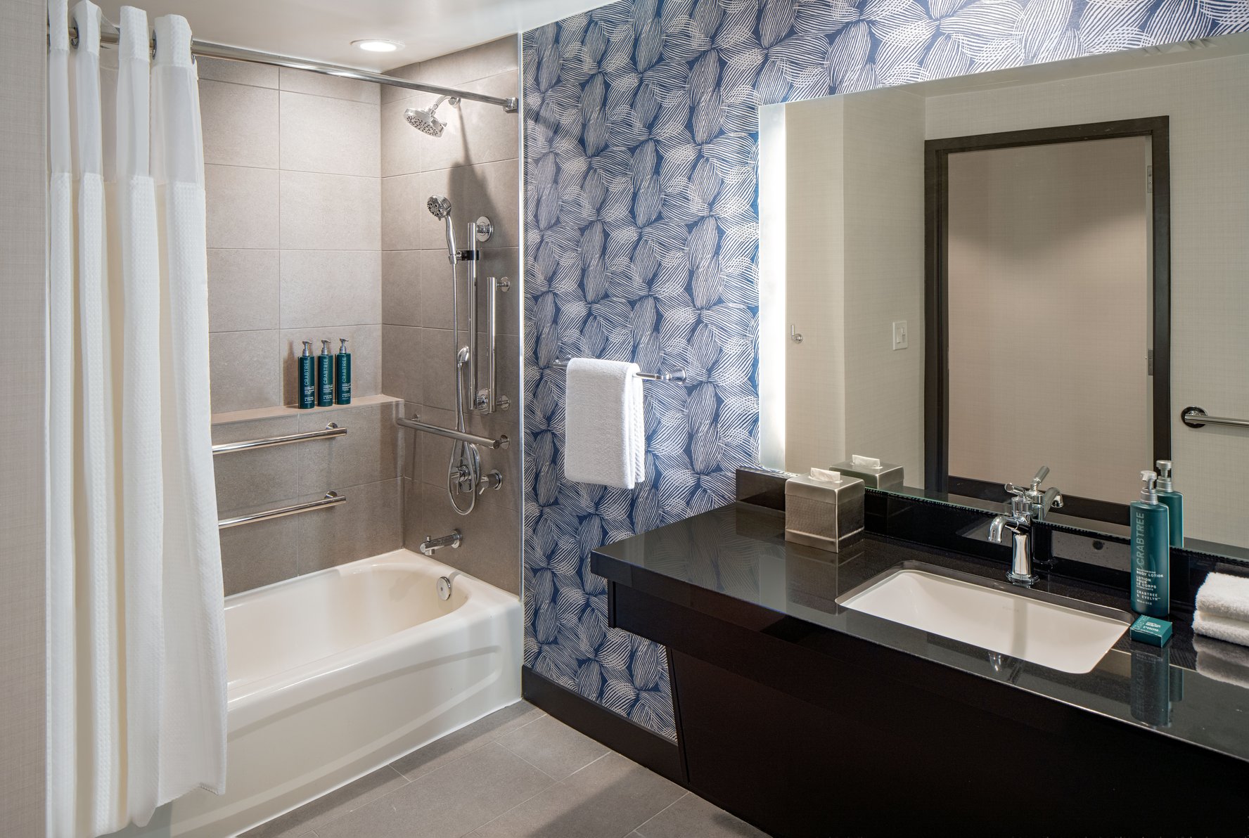 Hilton San Antonio Hill Country Room Type - 1QN MOB HEARNG ACC STE TUB