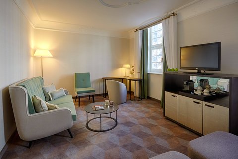 Superior Larger Guest Room - Living Area