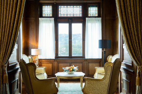Emperor Suite - Living Room