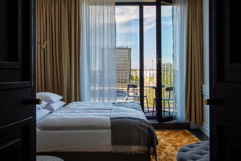 Deluxe King Guest Room