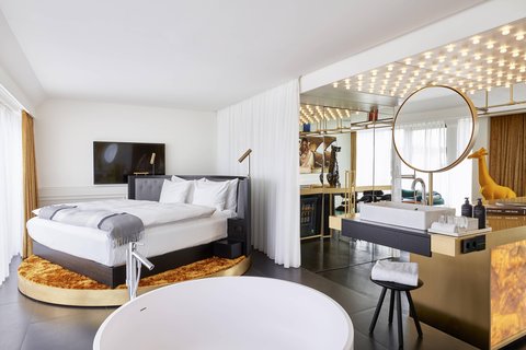 Roomers Suite
