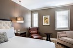 Larger Guest room, 1 King, City view, Corner room