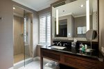 Larger Guest room, 1 King, Corner room