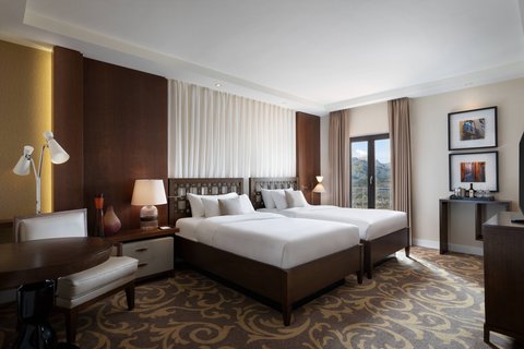 Twin/Twin Deluxe Guest Room