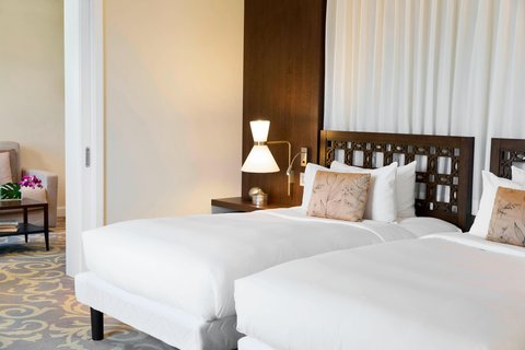 Twin/Twin Deluxe Balcony Guest Room