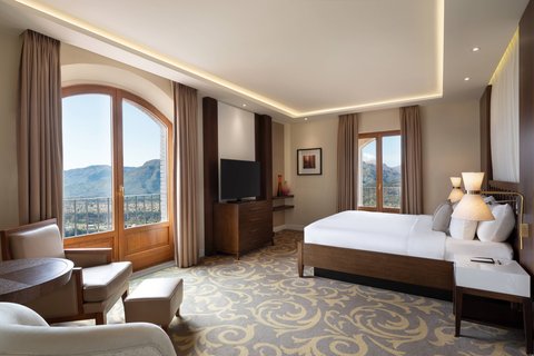 King Balcony Deluxe Suite