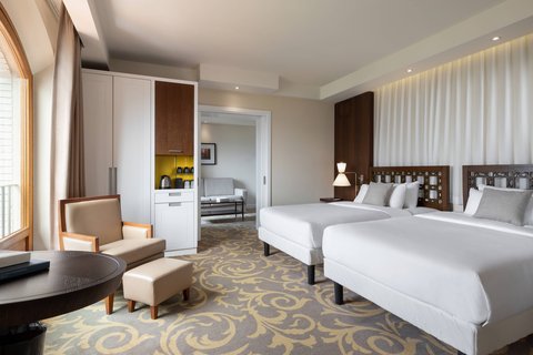 Twin/Twin Balcony Deluxe Suite - Bedroom