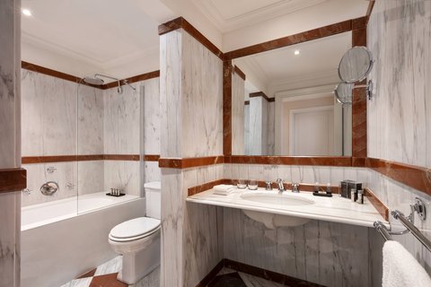 Junior Suite - Bathroom