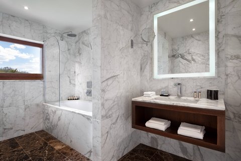 Suite Bathroom
