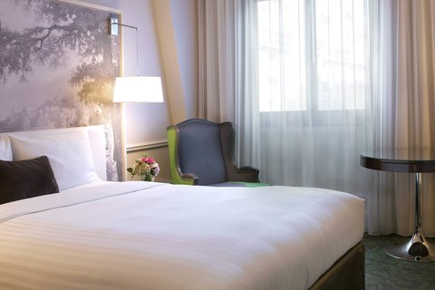 Queen Deluxe Guest Room