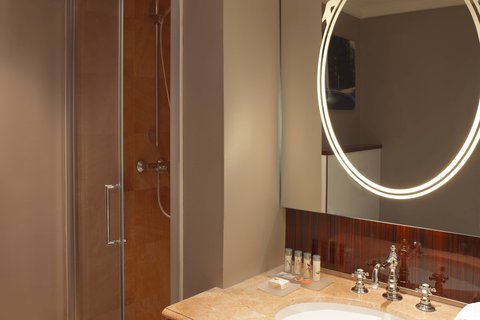 Queen Deluxe Garden View Guest Room - Bathroom