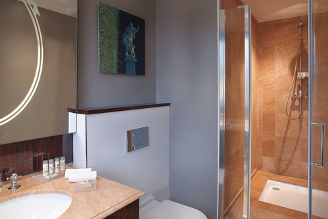 Double Classic Guest Room - Bathroom