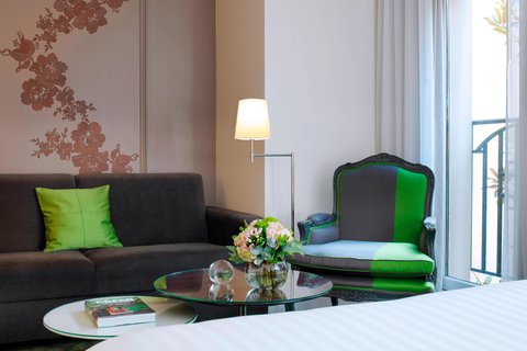 Junior Suite Lounge Area