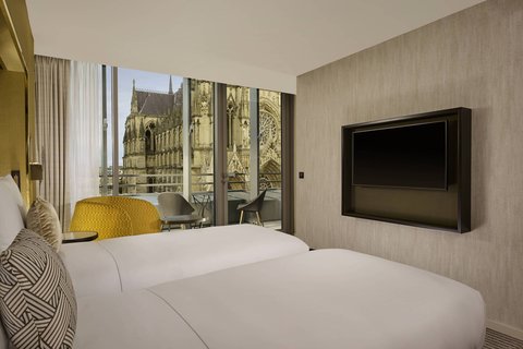 Skyline Twin/Twin Guest Room