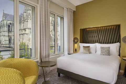 Cathedral View Room