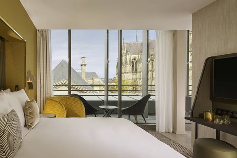Suite 500