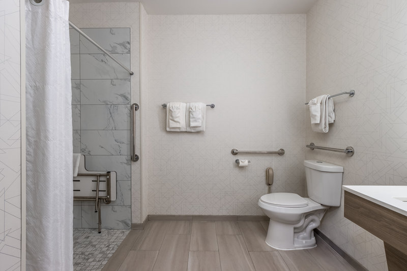 HOLIDAY INN EXP STES VANCOUVER