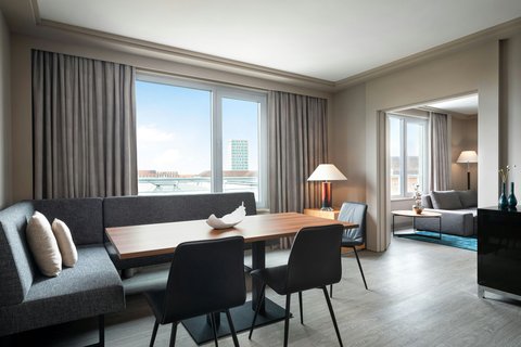 Executive Suite Livingroom